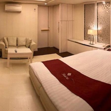 Prime Hotel Fulula プライムホテル フルーラ (Adults Only) Ōsaka Extérieur photo