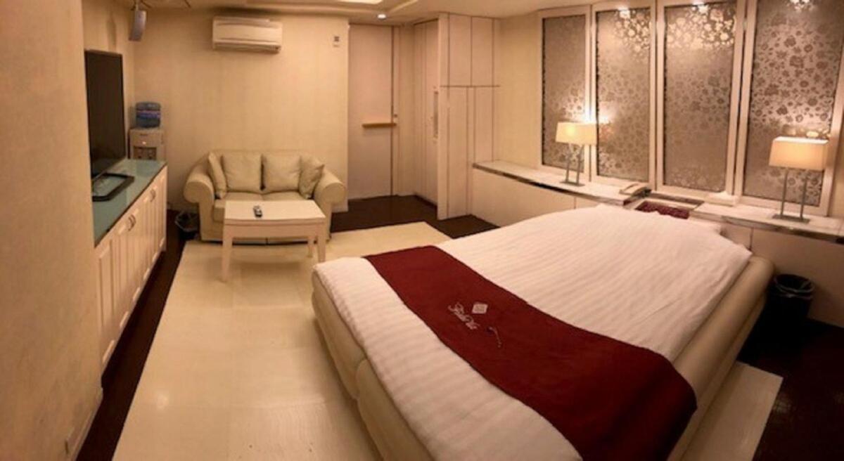 Prime Hotel Fulula プライムホテル フルーラ (Adults Only) Ōsaka Extérieur photo
